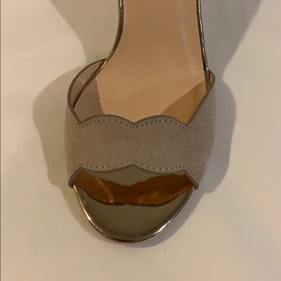 Taupe scalloped heels. - Picture 3 of 5